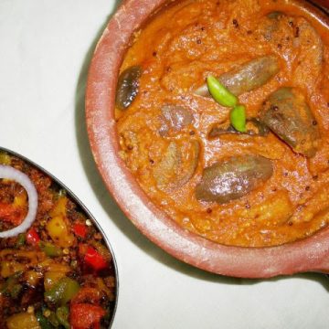 Baghaar e Baingan Recipe   Gutti Vankaya Pulusu Kura Recipe - 53