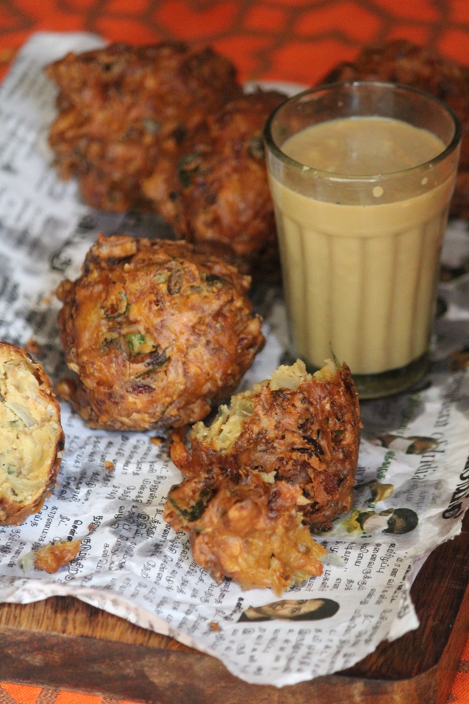 ulli vada served with masala chai