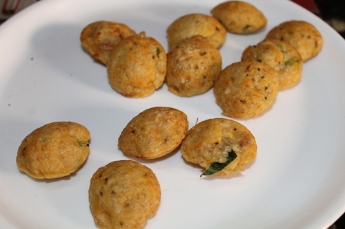 Oats Kuzhi Paniyaram / Oats Kara Paniyaram / Oats & Rice Flour Balls ...