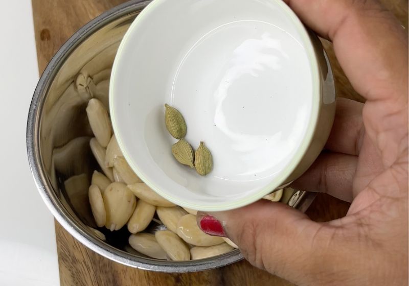 add cardamom to almonds