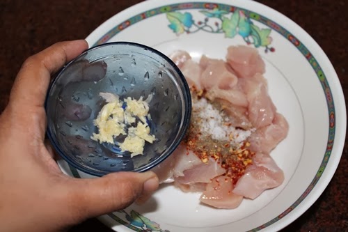 add garlic into chicken