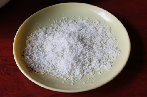 take desiccated coconut in a plate