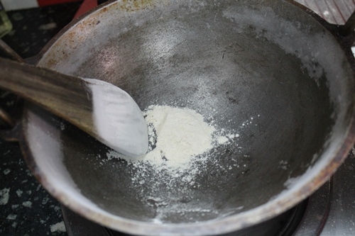 roasting urad dal flour till golden