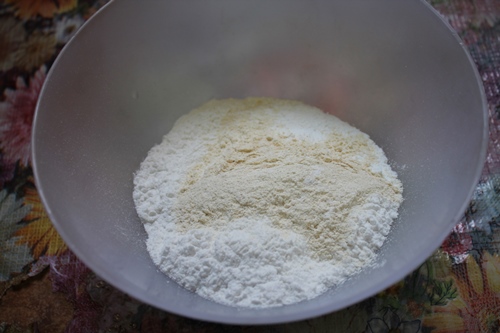 roasted urad dal flour taken in a bowl