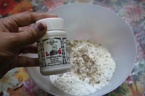 add asafoetida to seedai mixture