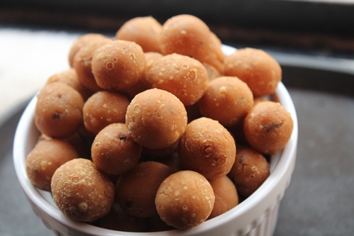 uppu seedai displayed in a white bowl.