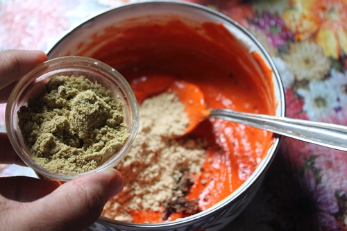 add in fennel powder into yogurt