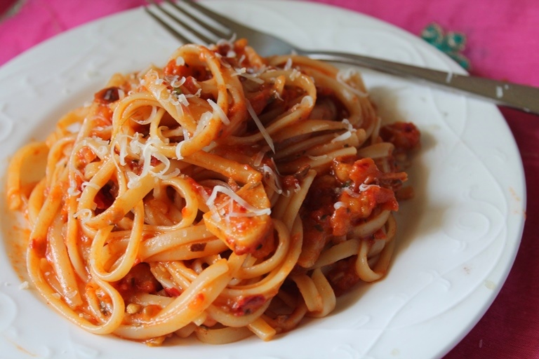 Spaghetti With Tomato Sauce Recipe / Tomato Spaghetti Recipe - Yummy Tummy