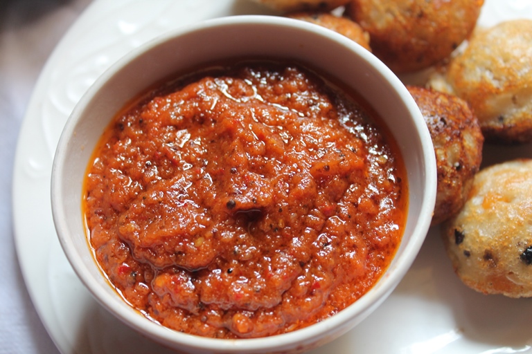 onion tomato chutney served with paniyaram