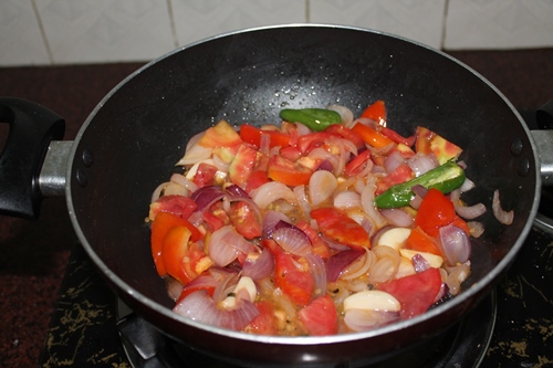 cook tomatoes till soften