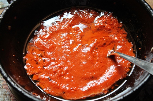 tomato chutney cooking