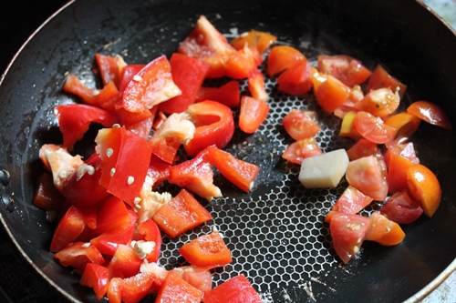 cook tomatoes and capsicum