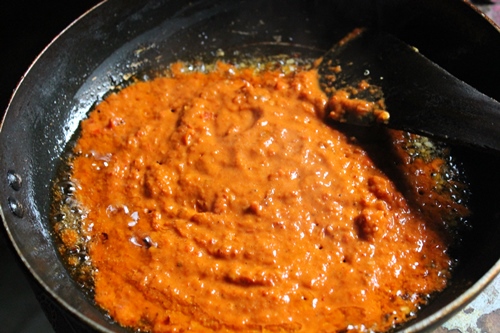 red capsicum chutney in tempering