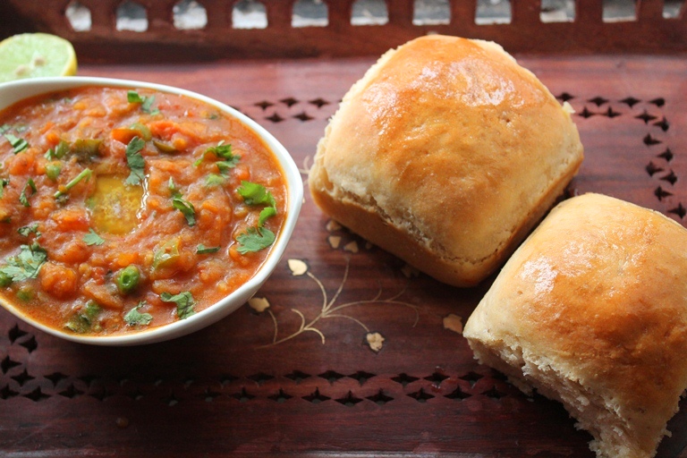 Whole Wheat Pav Buns Recipe / Eggless Ladi Pav Recipe Yummy Tummy