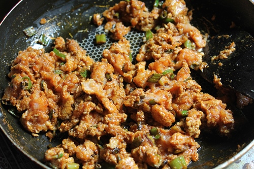 stir fry chicken mince with spices