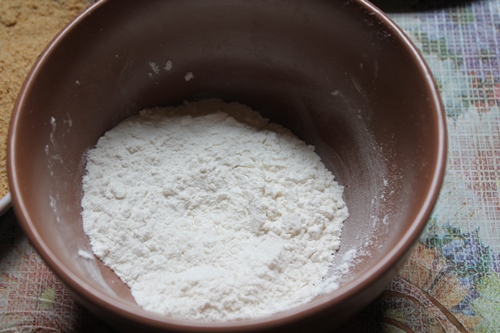 take plain flour in a bowl