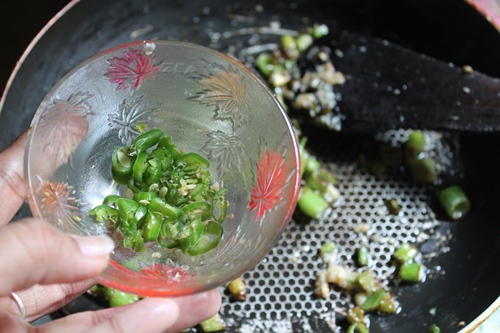 add green chillies to onions