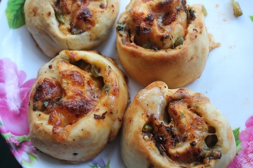 Pizza Pinwheels Recipe - Cheesy Pizza Pinwheels Recipe - Yummy Tummy