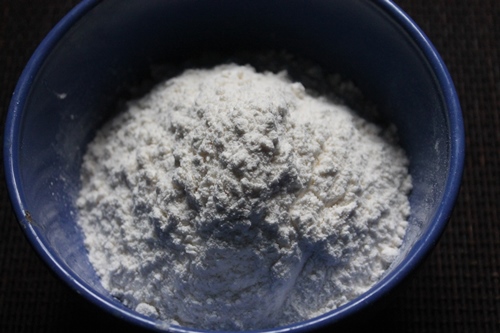 take plain flour in a bowl