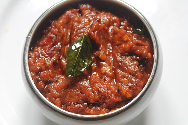 tomato chutney in bowl