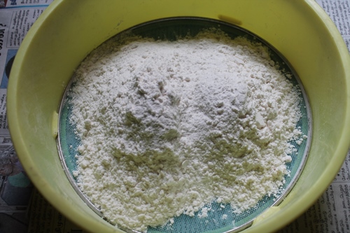 plain flour taken in a sieve
