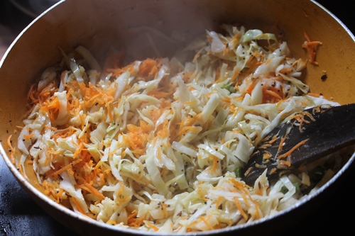 Carrot and Cabbage Kachumber Recipe - Gujarati Sidedish - Yummy Tummy