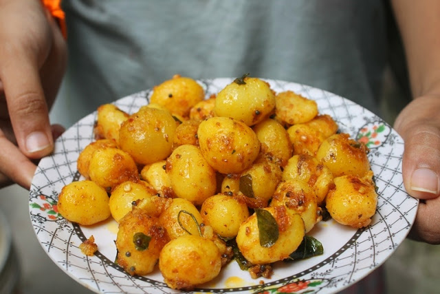 Baby Potato Fry Recipe | Small Potato Poriyal Recipe-image