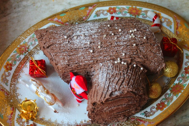 Bûche de Noël - A Yule Log Cake < the cook & the writer