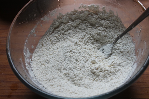 mix flour with sugar