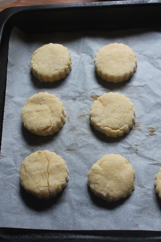 place scones on a baking tray