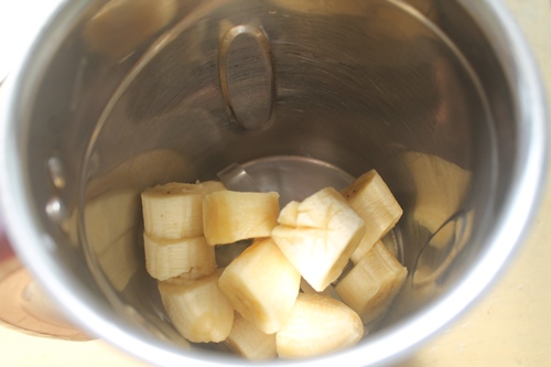 take frozen banana in blender