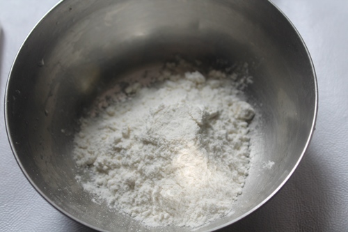 take plain flour in a bowl for microwave chocolate pudding