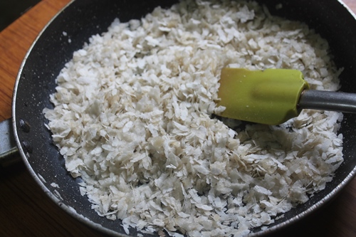 Aval Kara Pongal Recipe   Spicy Poha Pongal Recipe - 33