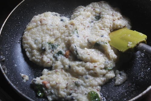 Aval Kara Pongal Recipe   Spicy Poha Pongal Recipe - 77