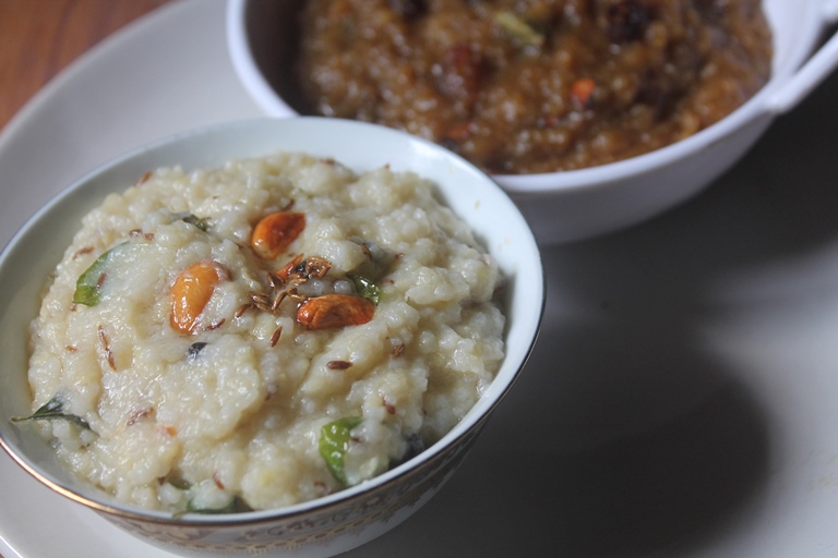 Aval Kara Pongal Recipe   Spicy Poha Pongal Recipe - 7