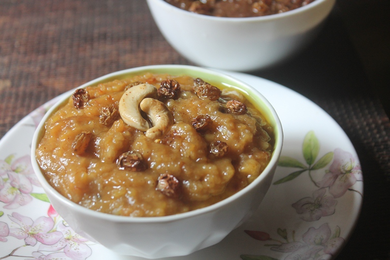 Varagu Arisi Sakkarai Pongal Recipe - Kodo Millet Sweet Pongal Recipe