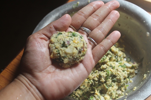Keerai Vadai Recipe   Spinach Paruppu Vada   Parippu Vadai Recipe - 24