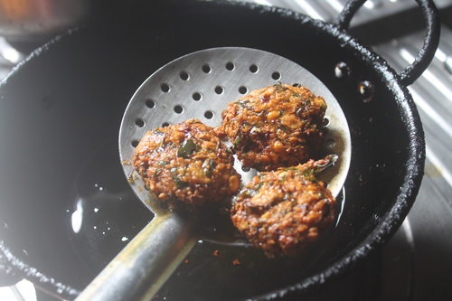 Keerai Vadai Recipe   Spinach Paruppu Vada   Parippu Vadai Recipe - 12