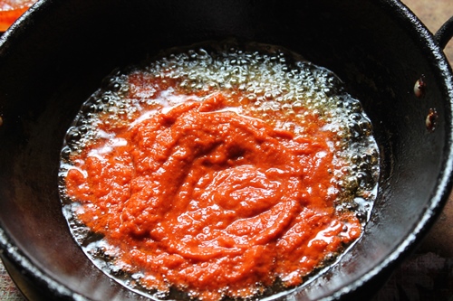 Chilli Tomato Chutney in hot oil