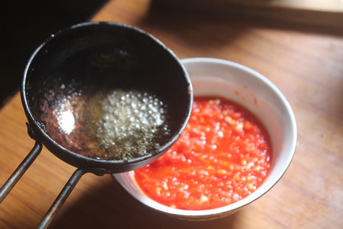 tempering Maharashtrian Red Chilli Chutney 