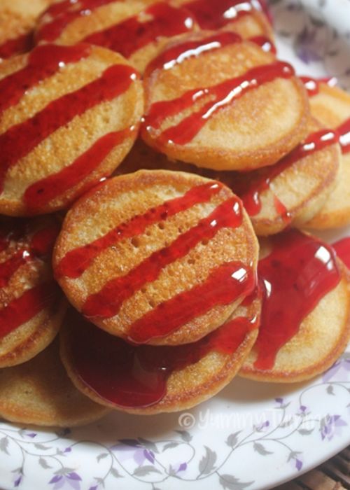 eggless pancakes drizzled with strawberry sauce