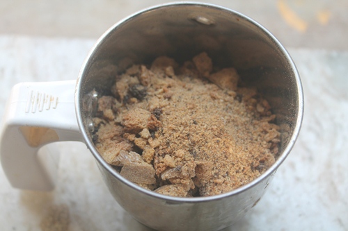 take crushed asafoetida in a blender