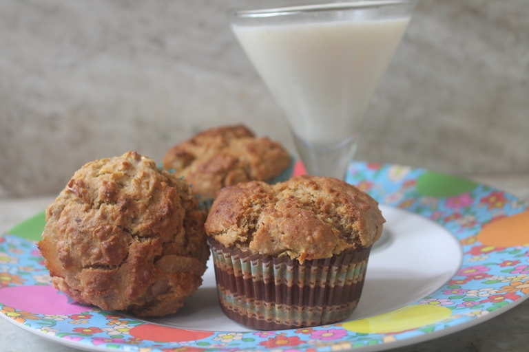 Apple & Ginger Whole Wheat Muffins Recipe | Yummy Tummy