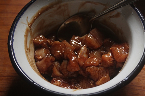 marinate chicken for making cantonese chicken
