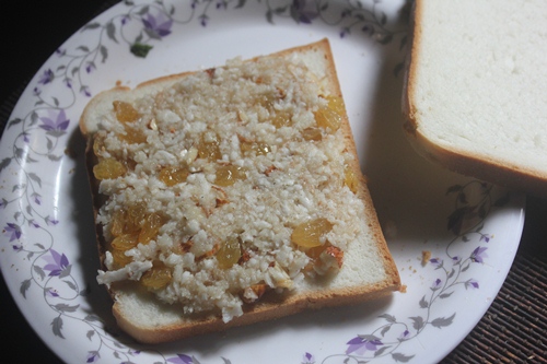 Sweet Coconut Sandwich Recipe   Thengai Sandwich Recipe - 14