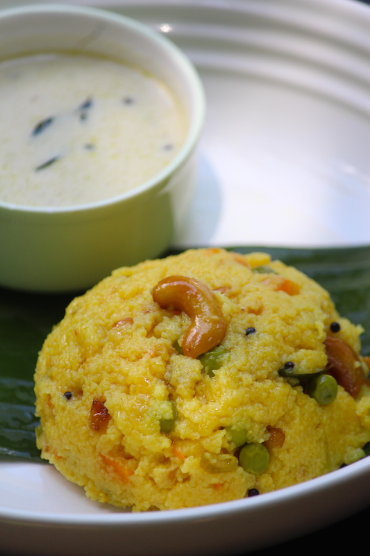 close shot of rava kichadi served with coconut chutney