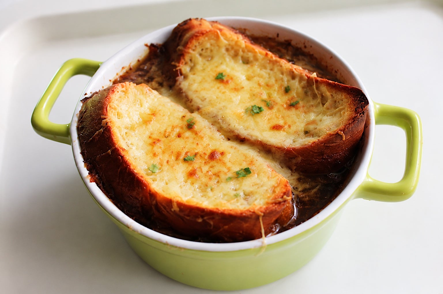 Classic French Onion Soup Recipe (Soupe à l’oignon Gratinée) Classic French Onion Soup Recipe (Soupe à l’oignon Gratinée)