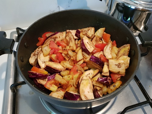 Aloo Baingan Fry Recipe - Brinjal Potato Curry Recipe