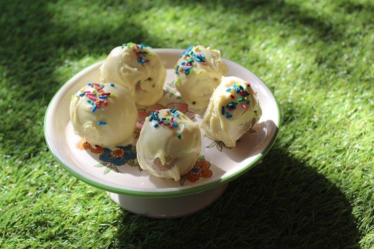 White Chocolate Biscuit Balls Recipe