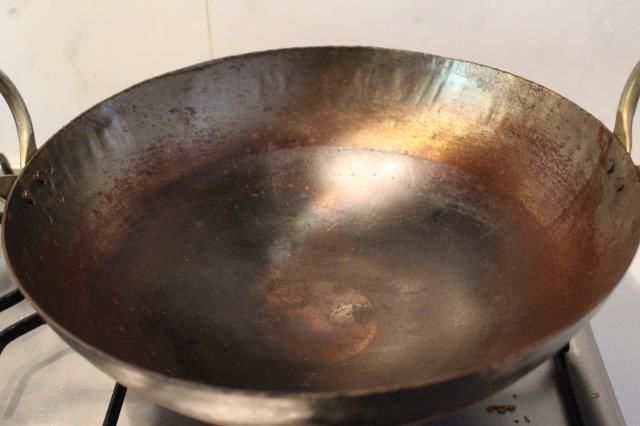 making coriander powder